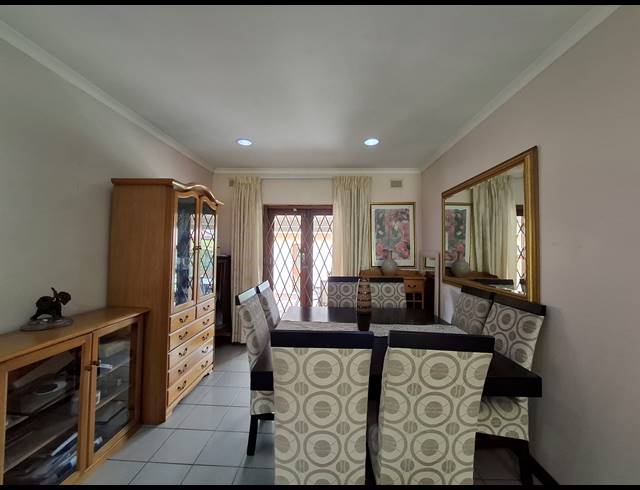 4 BEDROOM HOUSE TO LET IN MANORS